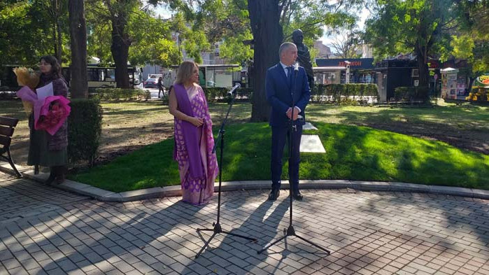 Във Варна откриха паметник на Махатма Ганди