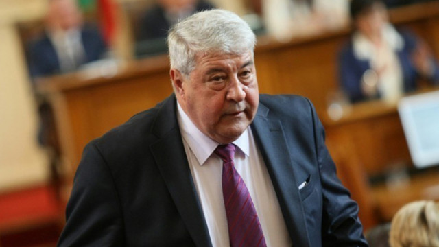 Мутафчийски е информирал Радев за положителната проба на началника на ВВС в неделя