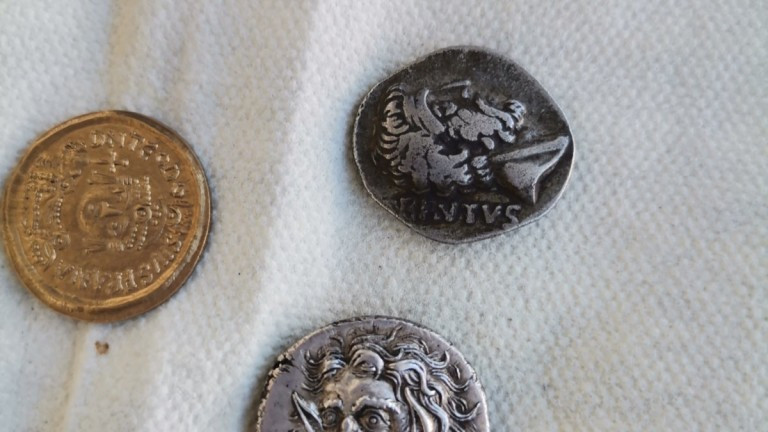 Полицията закопча иманяр от хисарското село Кръстевич