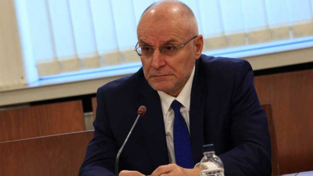 Управителят на БНБ Димитър Радев е с коронавирус