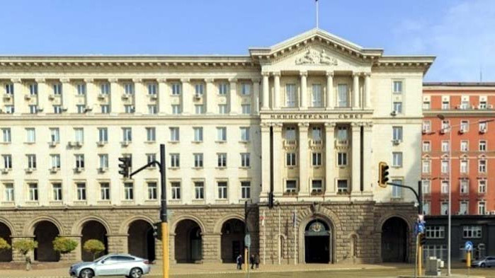 Служители, ангажирани с COVID-19, ще получат увеличение на заплатите