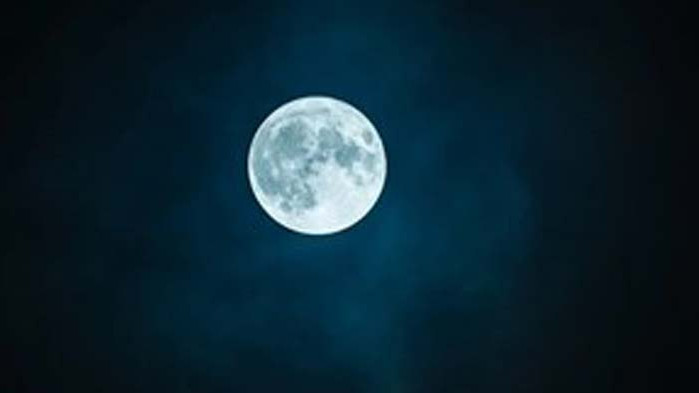 Тази нощ наблюдаваме Синя Луна