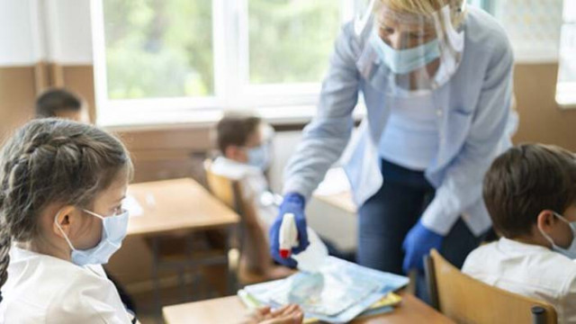 Във Варна с COVID-19 са над 200 ученици и учители