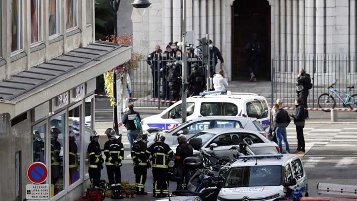 Трима убити в църква в Ница, обезглавена е жена
