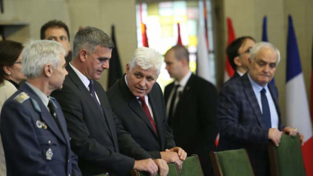 Главният секретар на президента е с COVID-19