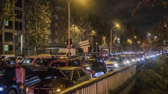 700 км задръствания и хаос във Франция преди влизането в сила на ограниченията заради COVID