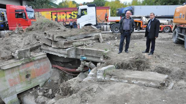 Полагат последните метри от новия водопровод под Аспарухов мост в понеделник