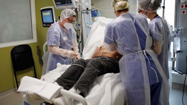 Стотици хиляди бягат от Париж заради COVID блокадата