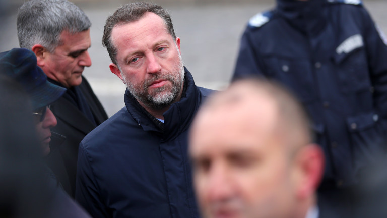 БСП нямала изгода от напрежение между Нинова и Радев