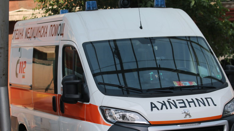33-годишен с COVID-19 е починал, след като чакал часове линейка в София
