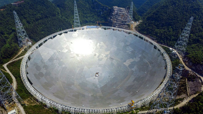 Китай ще търси извънземни с най-големия телескоп в света