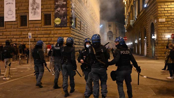 Сблъсъци във Флоренция между протестиращи и полиция заради COVID-19 мерките