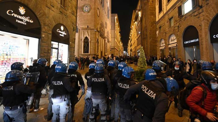 Сблъсъци във Флоренция между протестиращи и полиция заради COVID-19 мерките