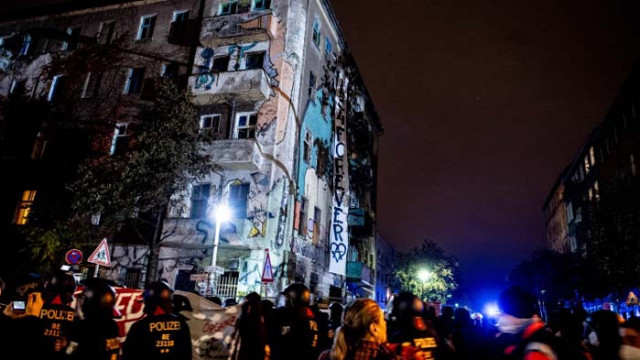 Германци протестират срещу едномесечната блокада на страната заради COVID-19