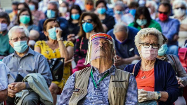 Изчислиха колко човека се заразяват с COVID-19 на масови мероприятия