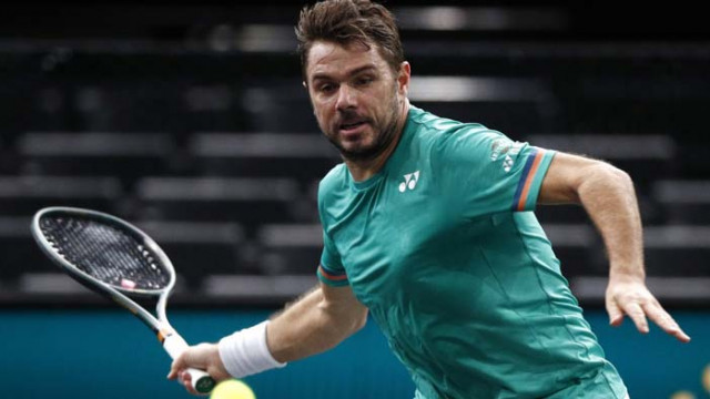 Вавринка и Раонич продължават напред в Париж