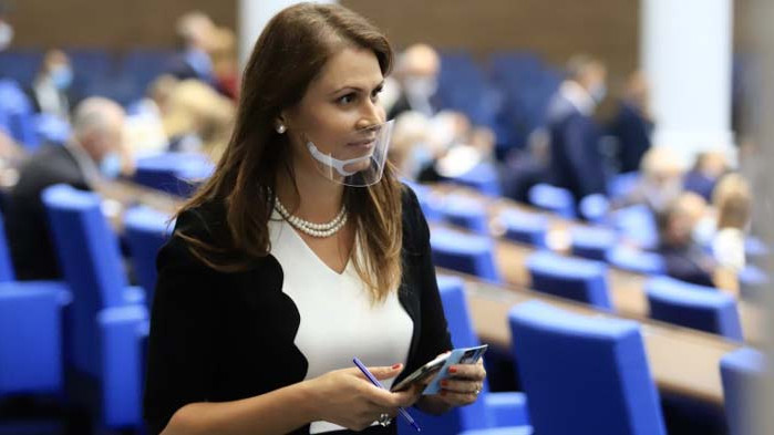 Депутатът от „Воля“ Кръстина Таскова обяви, че е с COVID-19