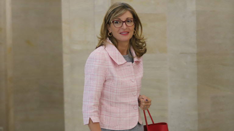 Захариева остава под карантина, потвърден е положителния тест на Петко Дойков