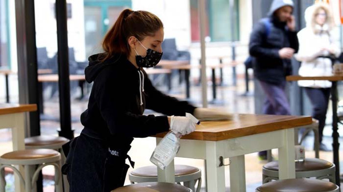 Провериха близо 11 200 търговски обекти в София за спазване на мерките