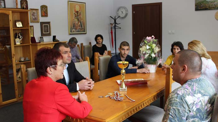 Община Тетевен награди Иван Стоянов от „Спортен клуб по борба Бенковски – Тетевен“