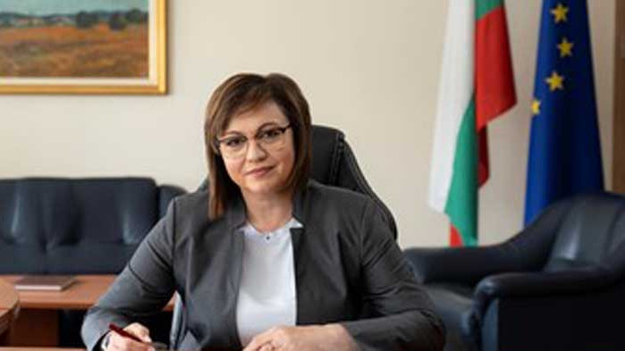 Изписаха Нинова от болницата, започва работа онлайн