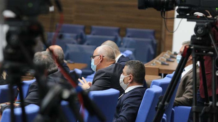 Депутати под карантина ще могат да участват дистанционно в заседания
