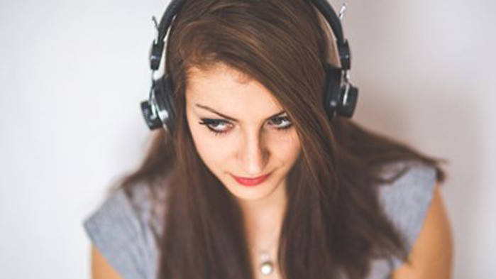Учени разбраха защо ни побиват тръпки, когато слушаме любима музика