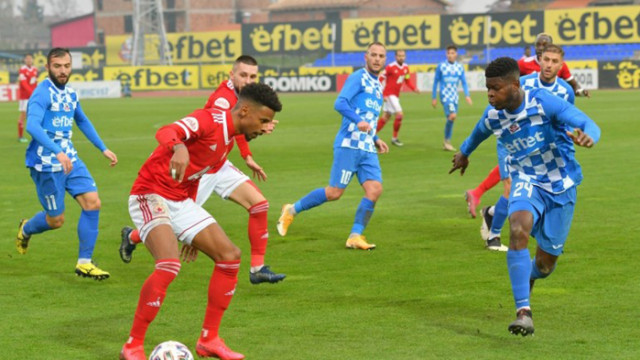 ЦСКА с втора поредна победа в Efbet лига, взима Акрапович за треньор