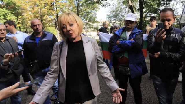 Мая Манолова с грозно падение - струпва болнични легла пред Министерски съвет