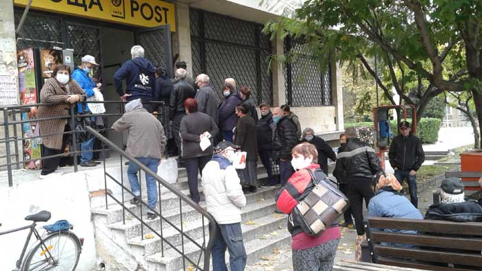 Маскирайте пенсионерите!