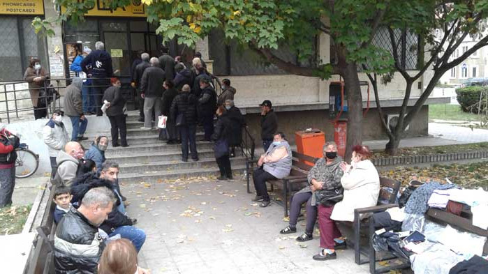 Маскирайте пенсионерите!