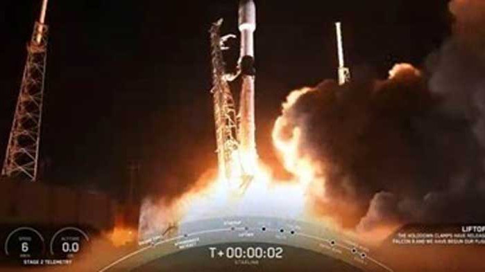 Астронавти пристигат с "Тесла" за втория пилотиран полет на "СпейсЕкс"