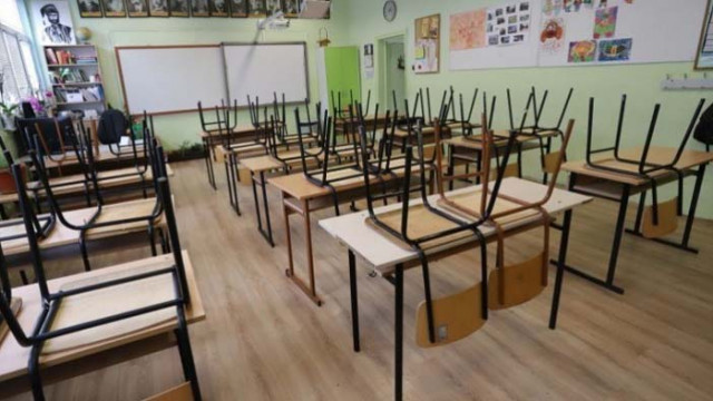 Учители настояват за дистанционно обучение да края на календарната година