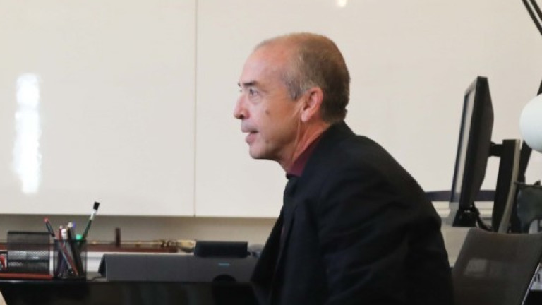 COVID-19 се лекувал като счупен крак - седиш в гипс и чакаш да ти мине