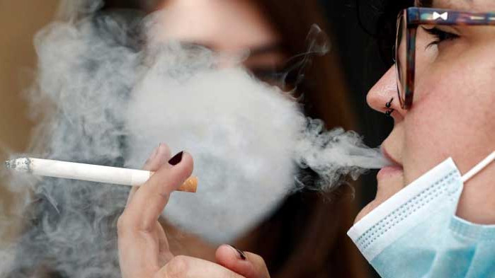Турция забрани пушенето навън като мярка срещу COVID-19