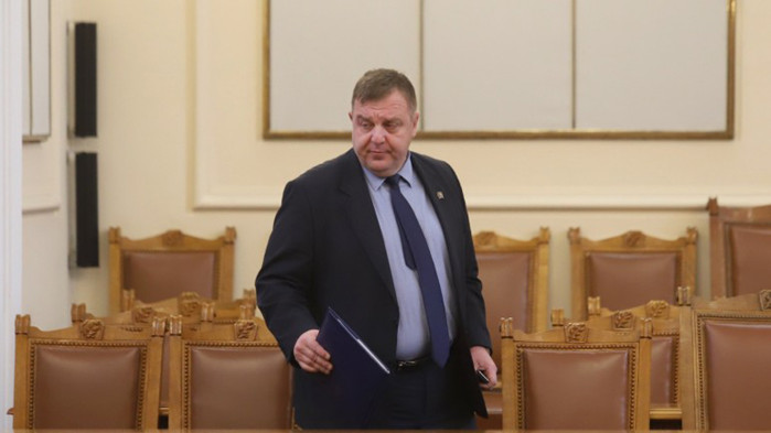 Вицепремиерът Красимир Каракачанов запознава депутатите с хода на разговорите със Северна Македония
