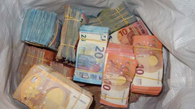 Турци опитаха да минат границата с укрити половин милион евро