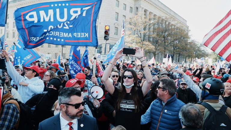 Арести след сблъсъци между поддръжници и противници на Тръмп във Вашингтон