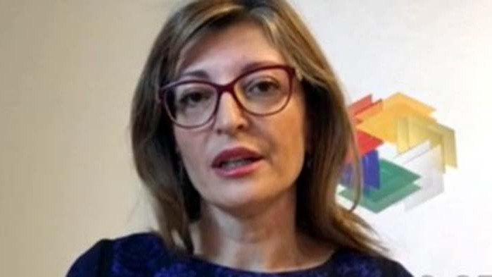 Захариева за македонците: Както са тръгнали, ще отрекат съществуването ни