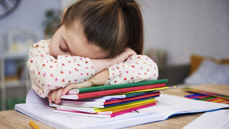 Защо е важно децата да си лягат рано?