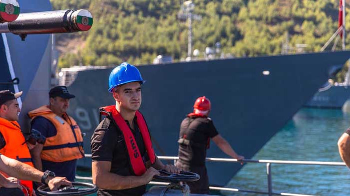 Продължава задграничното плаване на фрегата „Смели”