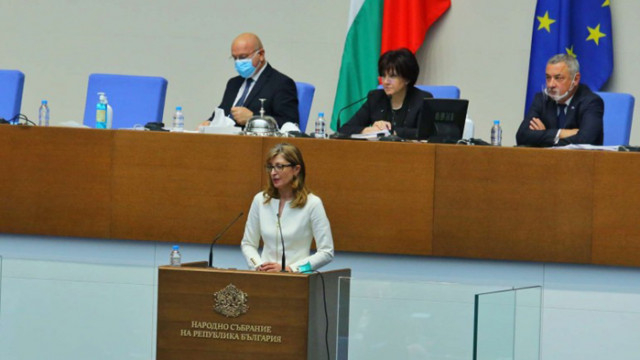 Захариева: Българската позиция се представя манипулативно и изкривено в Северна Македония