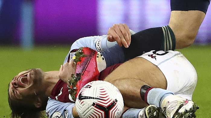 ЕФЛ позволява по пет смени на мач от петък