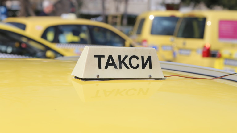 С над 50% намаляват данъка за таксиметровите шофьори във Варна