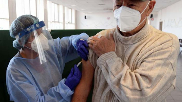 Ваксината на Оксфорд вече е готова - показа 70% ефективност