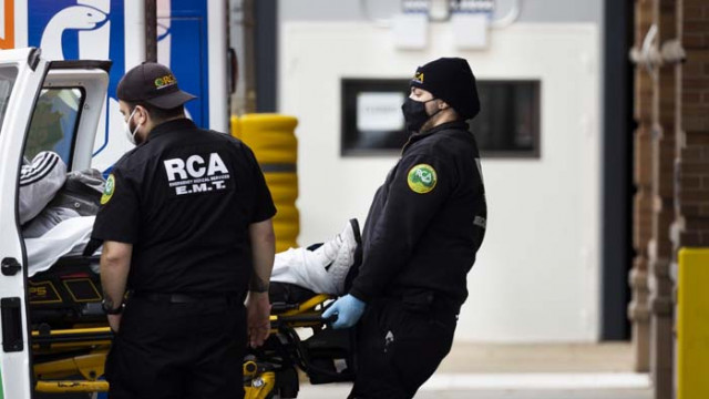 Стотици жертви на COVID-19 са непогребани в хладилни камиони в Ню Йорк