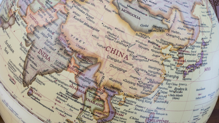 Експерти зоват Великобритания да сдържа авторитарен Китай