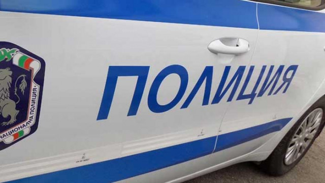 Двама 19-годишни са задържани, опитали брутално да оберат мъж. Трети се издирва