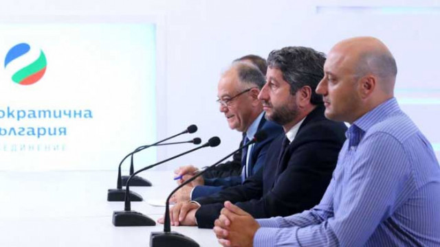 Журналисти след откровенията на Атанасов: Десницата умря официално