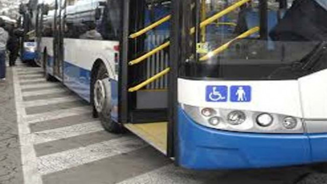 Кондуктори от Варна на протест заради готвените съкращения в сектора